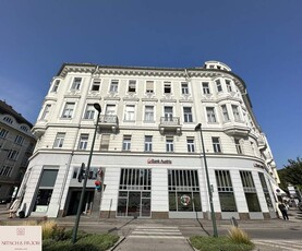 Sanierungsbedürftige Wohnung in einer der Bestlagen Badens - mit Terrasse und Aufzug