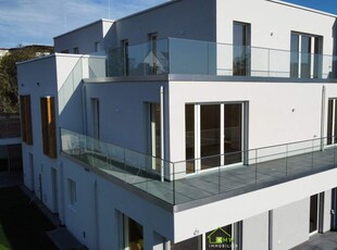 Exklusive Erstbezug-Wohnung mit Balkon und 2 Garagen - modernes Design und hochwertige Ausstattung