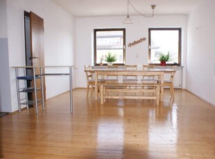 Große 5.Zi.-Wohnung mit Balkon / WG geeignet