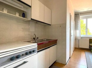 PREIS REDUKTION ! 2 Zimmer Wohnung mit Aufzug in zentraler Lage