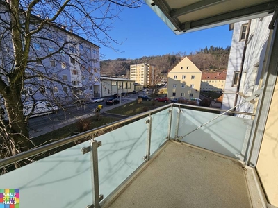 PROVISIONSFREIE 2 ZIMMERWOHNUNG MIT KÜCHE UND BALKON