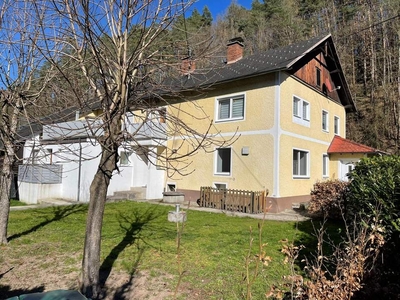 Großzügige Gartenwohnung mit Garage