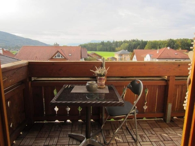 Schöne 4 Zi Whg mit Balkon und Garage