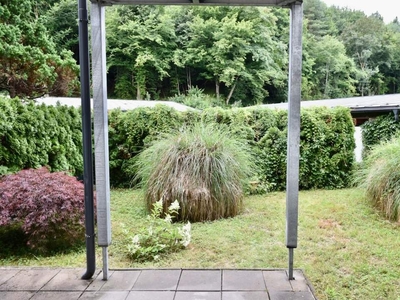 Wohnung mit Terrasse und kleinem Garten.